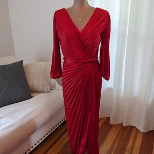 Zwaan Vibrant Red Pleated Satin Evening Gown